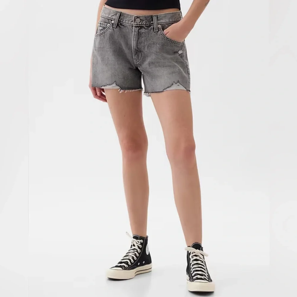GAP Low Rise Stride Denim Shorts - Picture 3 of 9